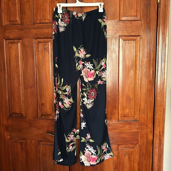 Floral Side Slit Flare Leg Pants - Picture 2 of 3